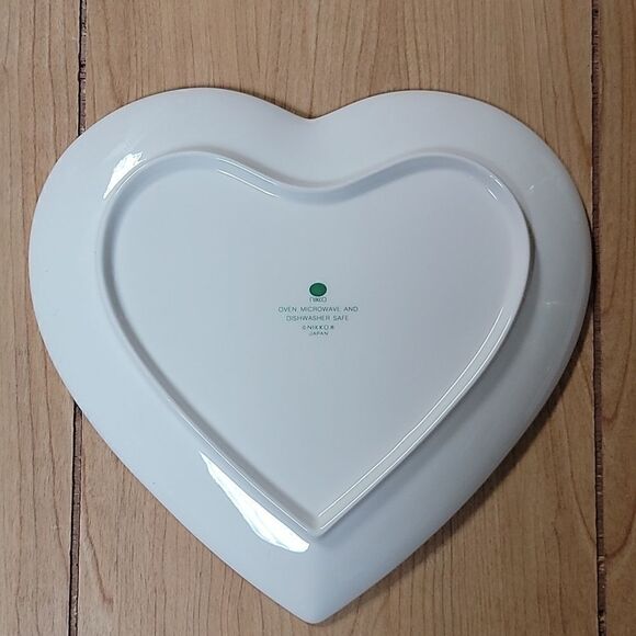 NIKKO HAPPY HOLIDAYS HEART-SHAPED DISH - Picture 6 of 7